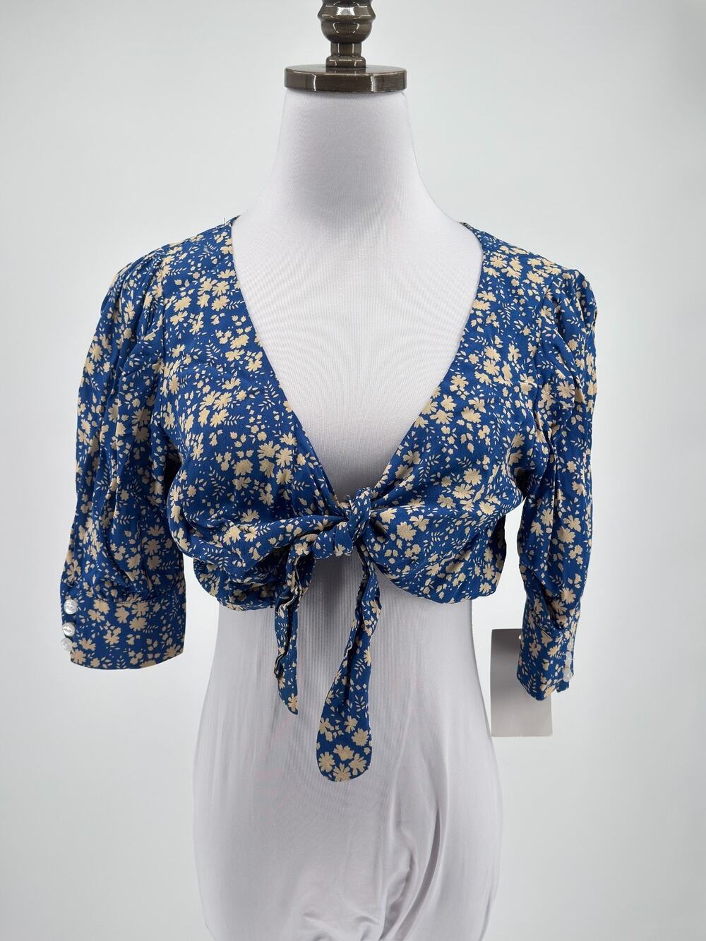 For Love & Lemons Zamira Blue Floral V Neck Front Tie Crop Top Sz L NEW